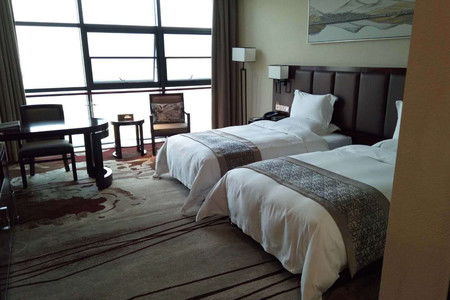 太白山艾兰温泉国际酒店的温泉套餐,豪华标间 双早 温泉门票2张,温泉门票酒店前台领取 感受历史底蕴,尽享西北美食 出发 途牛